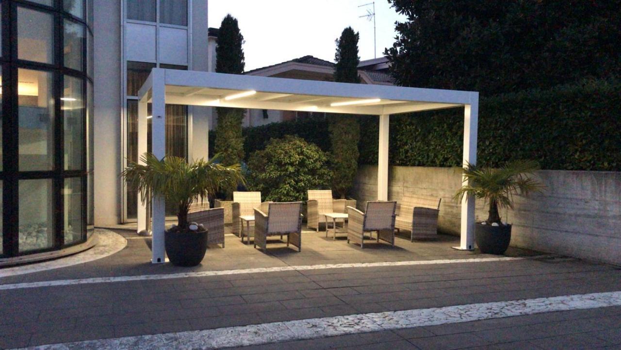 Hotel In - Lounge Room Cazzago  Dış mekan fotoğraf